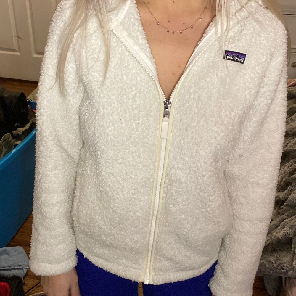 PATAGONIA fluffy white jacket